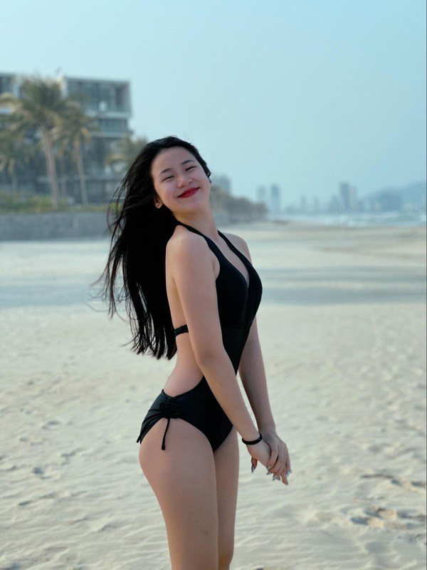 Gu mặc đi biển thu hút nhất từ trước đến nay của con gái Quyền Linh, Lưu Thiên Hương - 6