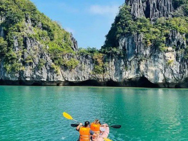 Đảo Ngọc Vừng - hòn đảo tuyệt đẹp giữa lòng Quảng Ninh mà ít ai biết đến