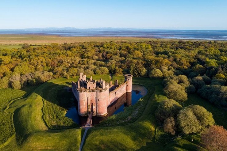 17 lâu đài bị bỏ hoang kỳ lạ nhất trên thế giới