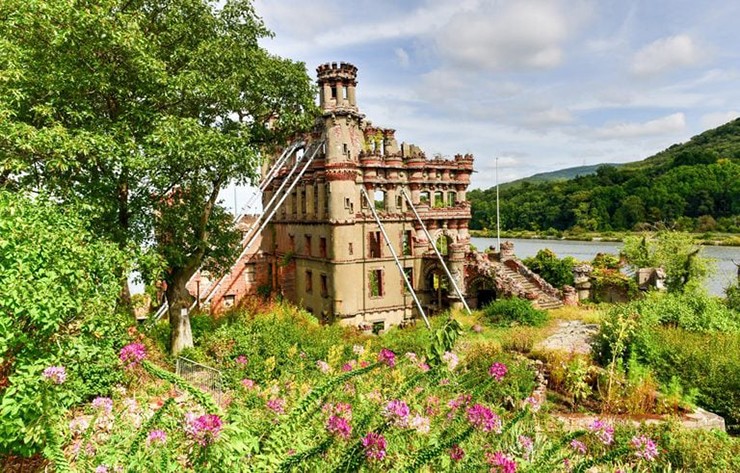 17 lâu đài bị bỏ hoang kỳ lạ nhất trên thế giới