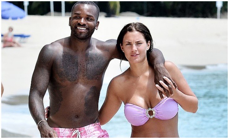 Darren Bent là cựu cầu thủ nổi tiếng người Anh. Chân sút một thời này có người vợ gợi cảm Kirsty Maclaren.
