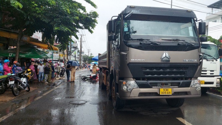 Hiện trường vụ tai nạn giao thông khiến bé trai 8 tuổi tử vong. Ảnh: LA