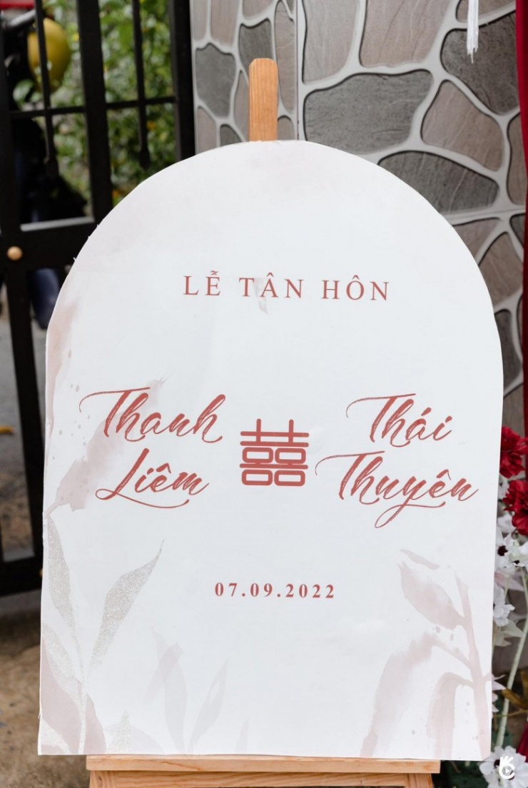 Cô dâu Vĩnh Long tự tay in ảnh, mua hoa lụa làm 2 rạp đám hỏi, 1 rạp đám cưới hết tổng 36 triệu, người trong nghề cũng phải nể - 10