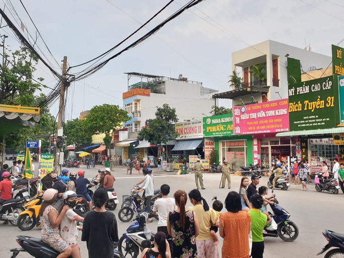 Lực lượng chức năng đang phong tỏa hiện trường