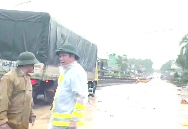 Tại huyện Bù Đăng (Bình Phước) cơn mưa lớn đã gây thiệt hại lớn về tài sản . Rất may thiên tai không gây ra thiệt hại về người. Tại thị trấn Đức Phong (huyện Bù Đăng), mưa lớn đã làm 2 tuyến đường và hơn 400 hộ dân sinh sống ven suối Đắk Woa bị ngập sâu; 120 bao phân bón, 100 bao xi măng và nhiều tài sản khác bị ngập, hư hỏng hoàn toàn; cầu Hòa Đồng và cầu Bù Đăng trên tuyến quốc lộ 14 ngập sâu.