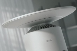 LG ra mắt máy lọc không khí có mặt bàn kiêm sạc không dây