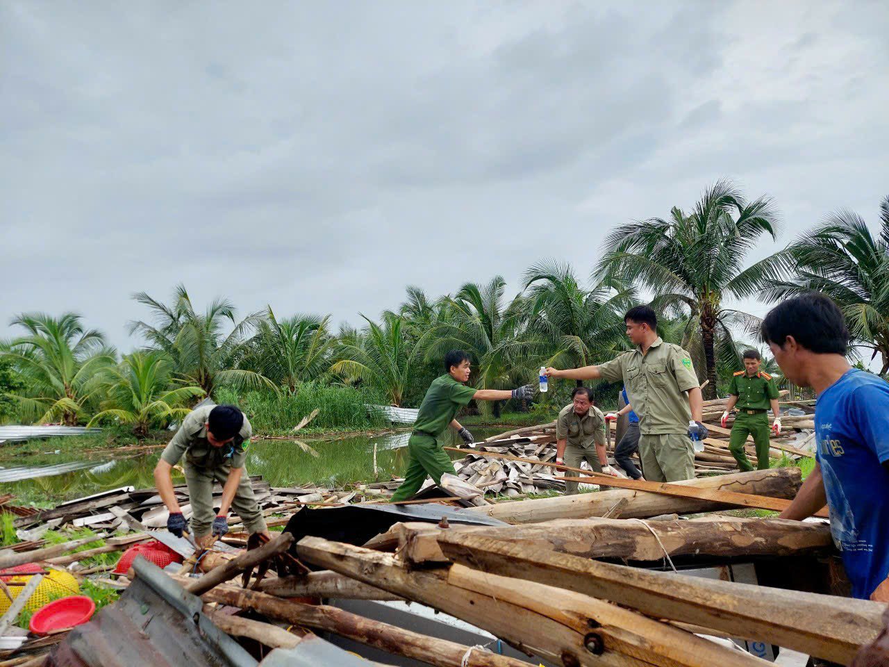 Giông lốc 