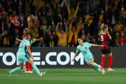 Video bóng đá ĐT nữ Canada - ĐT nữ Australia: Cú đúp ngôi sao, ”vé vàng” xứng đáng (World Cup nữ)