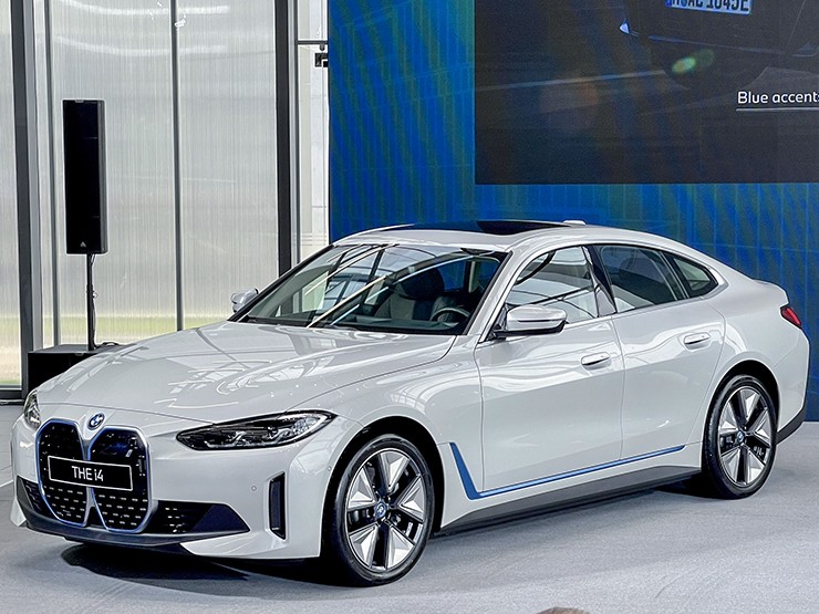 Bộ đôi xe điện BMW i4 và iX3 ra mắt thị trường Việt Nam - 6