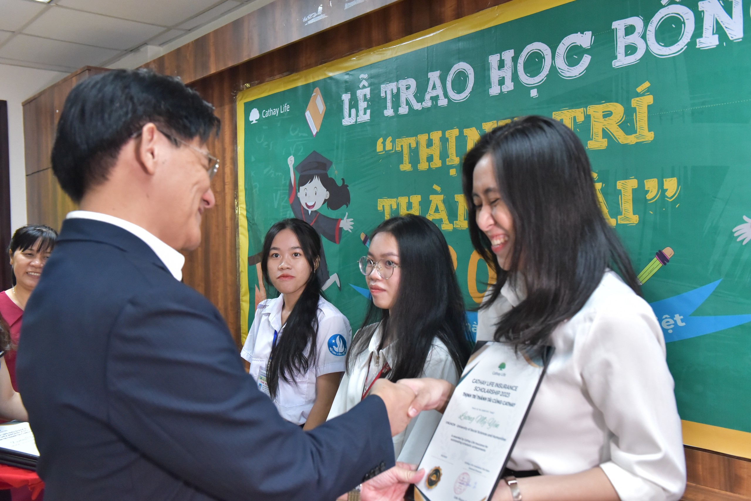Cathay Life Việt Nam tổ chức lễ trao học bổng “Thịnh trí thành tài cùng Cathay” lần thứ 16 - 4