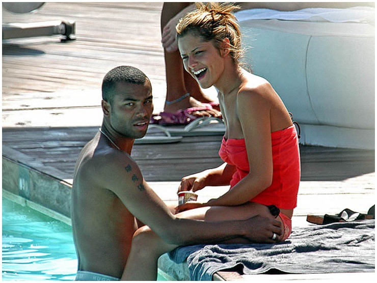 Cặp đôi đường ai nấy đi vì tật trăng hoa của Ashley Cole.