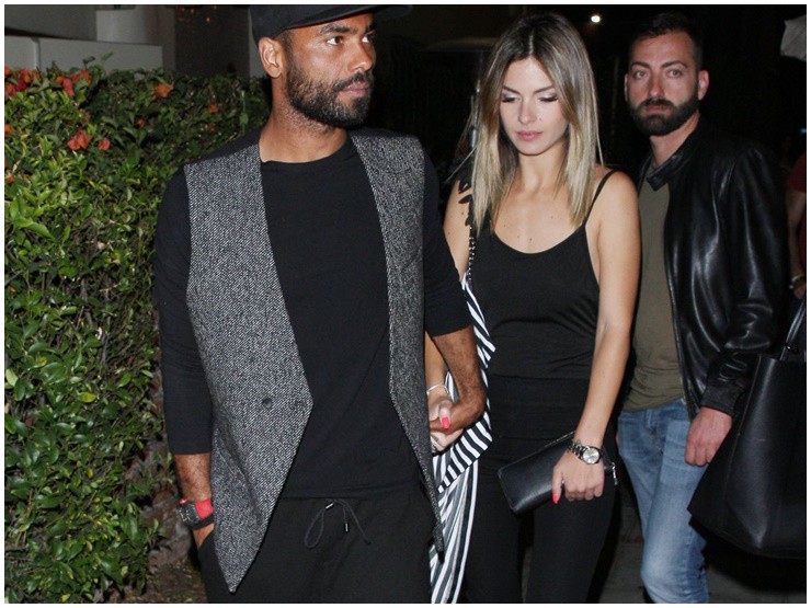 Ashley Cole bên nữ người mẫu xinh đẹp.