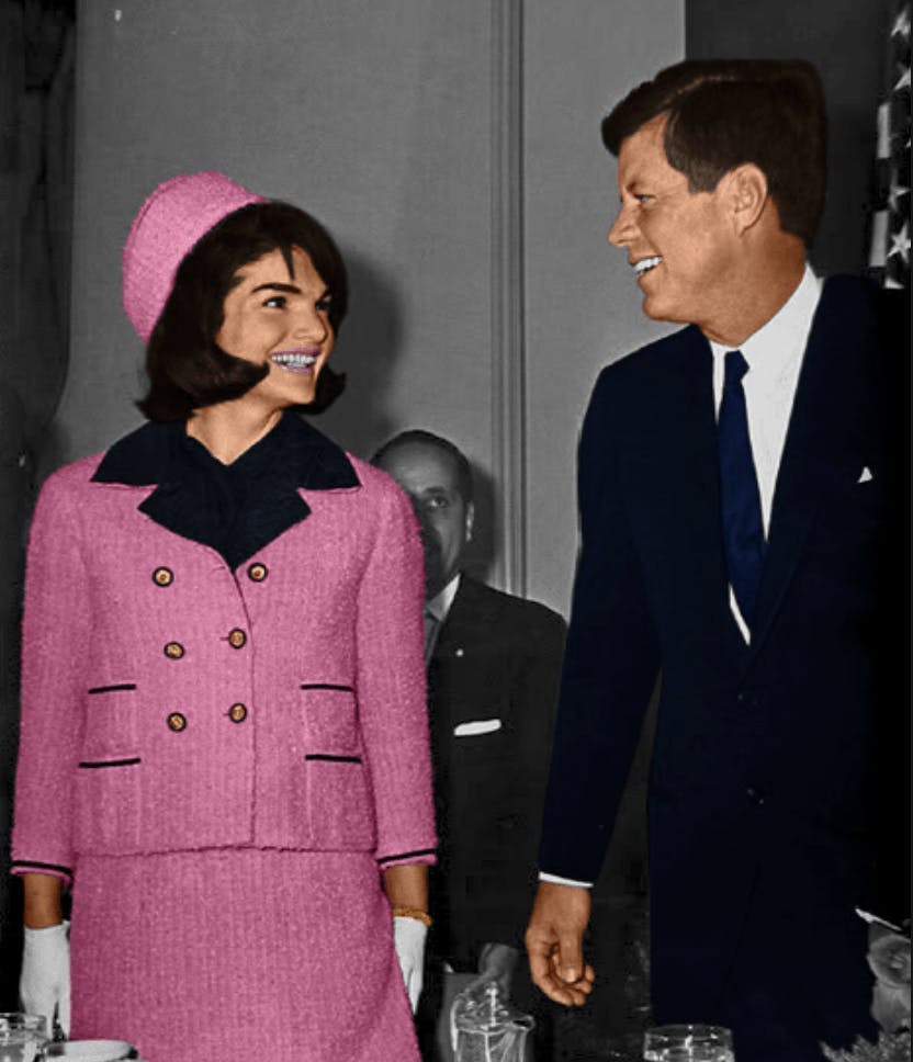 Giai thoại đằng sau bộ Chanel màu hồng của vợ cố tổng thống Kennedy - 1