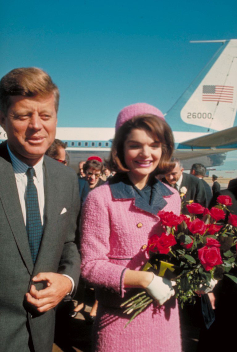 Giai thoại đằng sau bộ Chanel màu hồng của vợ cố tổng thống Kennedy - 2