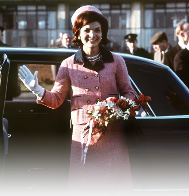 Giai thoại đằng sau bộ Chanel màu hồng của vợ cố tổng thống Kennedy - 3
