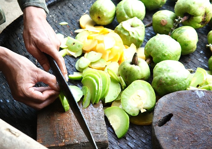 Anh thường không có hàng sẵn nhiều mà chủ yếu ngày nào có khách đều đặt mua hết.
