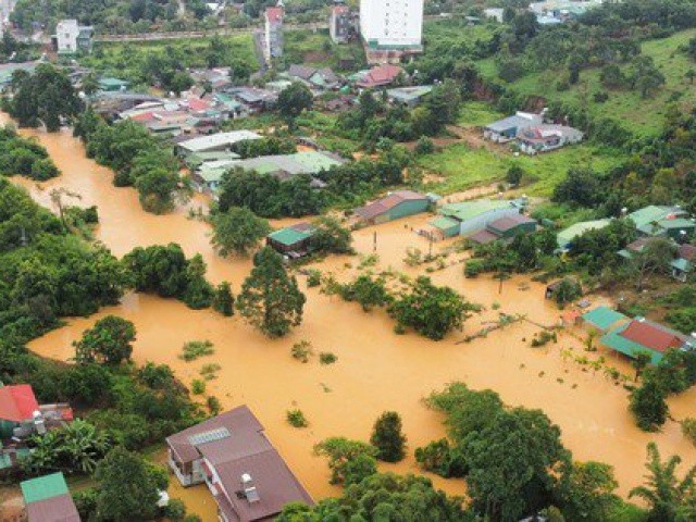 Chùm ảnh: Hàng trăm ngôi nhà ở Đắk Lắk, Đắk Nông bị ngập