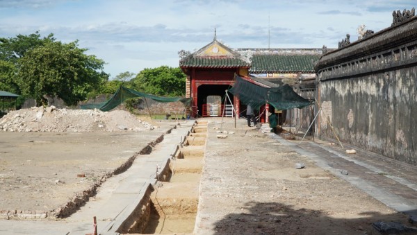 Phát lộ nhiều dấu tích khi khai quật khảo cổ ngôi điện Cần Chánh gần 220 năm tuổi - 1