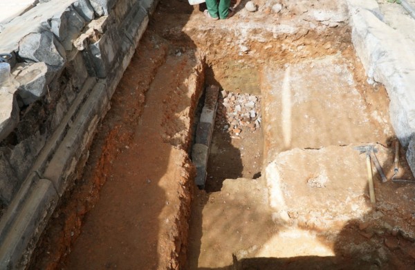 Phát lộ nhiều dấu tích khi khai quật khảo cổ ngôi điện Cần Chánh gần 220 năm tuổi - 4