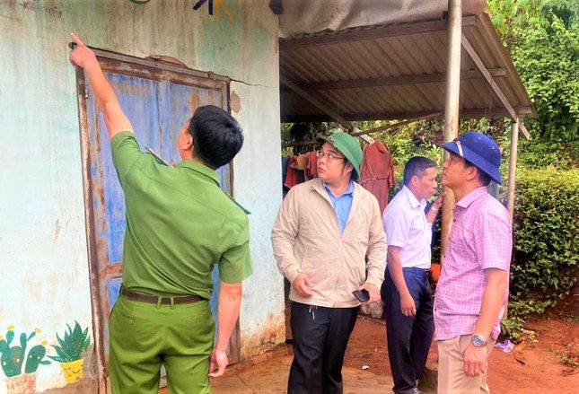 Loạt vết nứt bất thường sau hai tiếng nổ lớn, Đắk Nông di dời khẩn cấp 17 hộ dân - 2