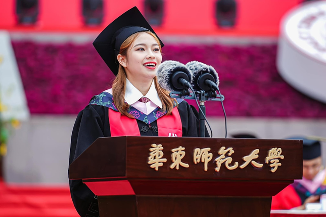 Nữ sinh Việt Nam là Tân thủ khoa đầu ra chuyên ngành của Đại học Sư phạm Hoa Đông tại Trung Quốc - 1