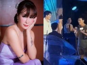 Đời sống Showbiz - Uyên Linh nói gì về vụ bị khán giả bức xúc giật mic khi đang hát?