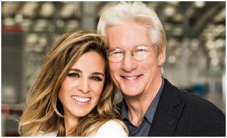 Richard Gere (74 tuổi) đã có 3 đời vợ và người bạn đời hiện tại của ông là mỹ nhân Alejandra Silva.
