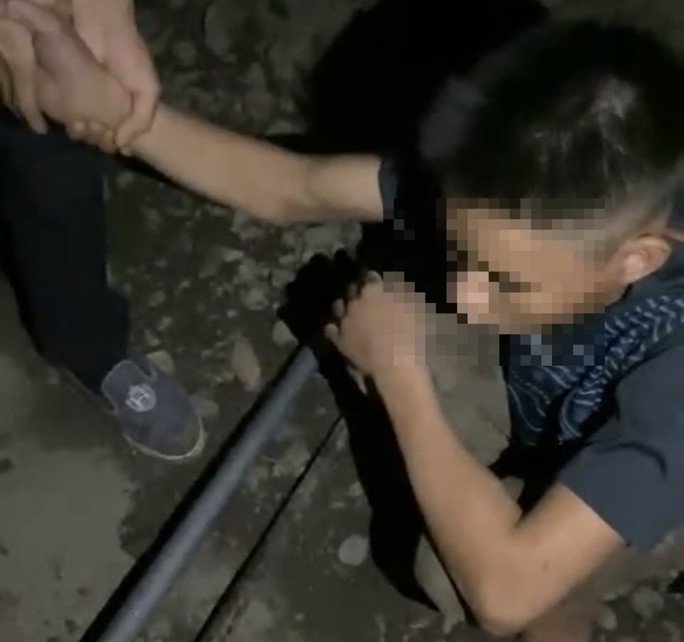 Bình Thuận: Một thanh niên khai được thuê đào phá mặt đường Quốc lộ 28B - 1