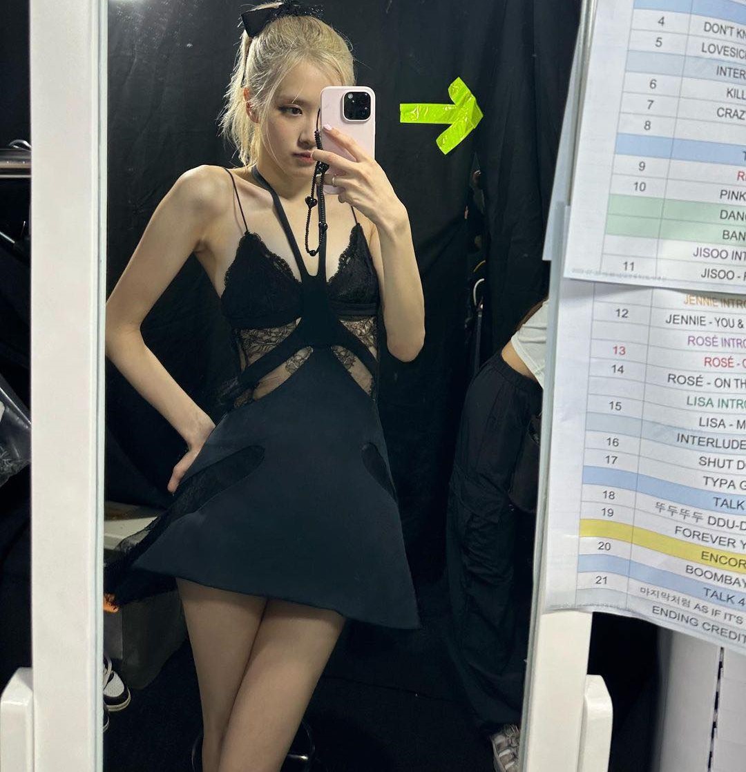 BlackPink quảng bá album mới CDM chỉ chăm chăm soi Lisa  Jisoo diện chung  váy