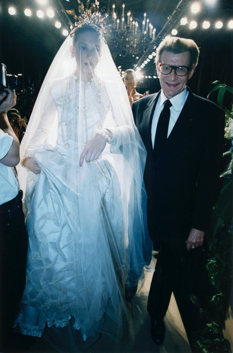 Váy cưới mang tính biểu tượng nhất của Yves Saint Laurent - 4