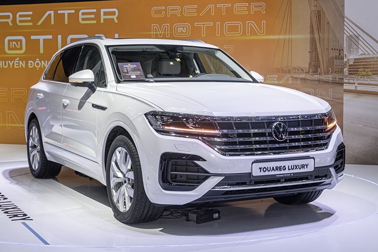 Volkswagen Touareg giảm giá "khủng" tới 225 triệu đồng tặng kèm phụ kiện - 1