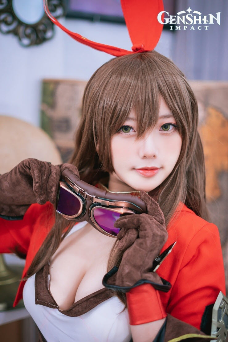 &#34;Bỏng mắt&#34; với màn cosplay Amber game Genshin Impact đẹp khó cưỡng - 10