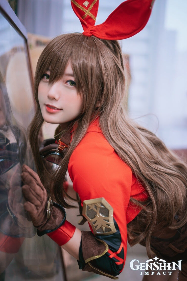 &#34;Bỏng mắt&#34; với màn cosplay Amber game Genshin Impact đẹp khó cưỡng - 11