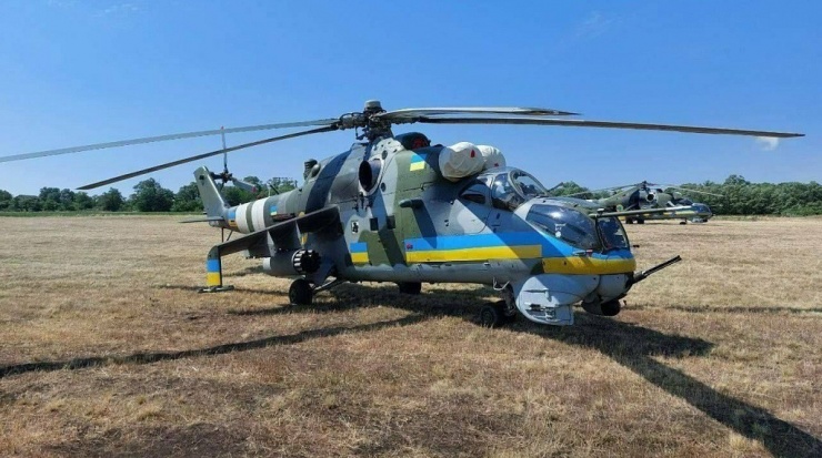 Ukraine gây bất ngờ khi tích hợp tên lửa tầm ngắn của Mỹ lên trực thăng tấn công Mi-24 - 2