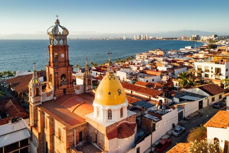 Puerto Vallarta, Mexico: Thị trấn nhỏ ở bờ biển phía tây Mexico này được mệnh danh là “Thành phố thân thiện nhất thế giới”. Người dân địa phương vô cùng chào đón tất cả du khách và là một trong những bãi biển giá rẻ yêu thích của nhiều người. Đây cũng là một trong những địa điểm tuyệt vời nhất ở Mexico để ngắm cá voi.
