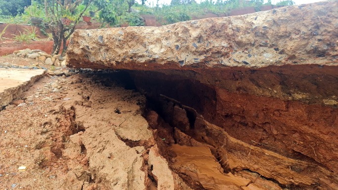 Lâm Đồng: Nhiều vết nứt vừa xuất hiện tại dự án hồ chứa nước 500 tỉ đồng - 7