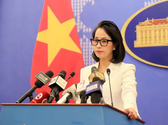 Yêu cầu Philippines xử lý nghiêm vụ phá hoại quốc kỳ Việt Nam - 1