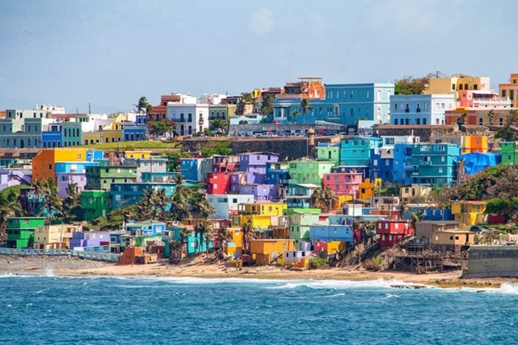 San Juan, Puerto Rico: Hòn đảo nhiệt đới xinh đẹp này là nơi có nhiều bãi biển tuyệt vời. Hãy nhớ khám phá kiến trúc lịch sử của Old San Juan và Castillo San Felipe del Morro, một tòa thành được xây dựng giữa thế kỷ 16 và 18.
