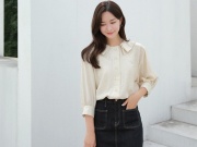 Thời trang - Bí quyết diện chân váy denim đi làm duyên dáng