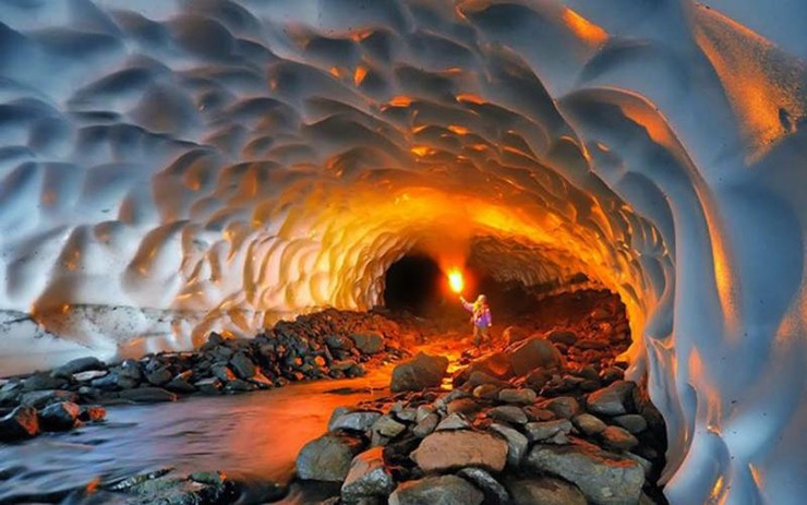 Kungur Ice Cave – Nga là một trong những hang động băng đẹp nhất thế giới, với các hình thù độc đáo của băng.
