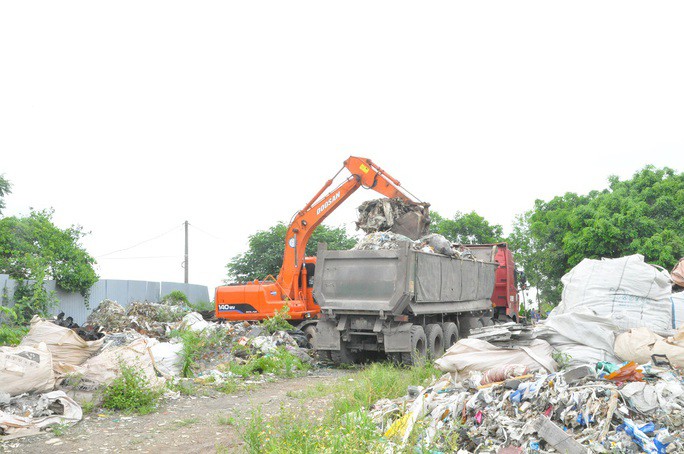 Người đàn ông đổ trộm hơn 353 tấn rác thải gây ô nhiễm môi trường bị khởi tố - 3