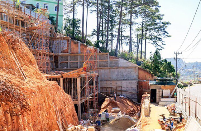 Công trình khoét đồi thông, xây nhà ở cửa ngõ Đà Lạt lại bị đình chỉ thi công - 2