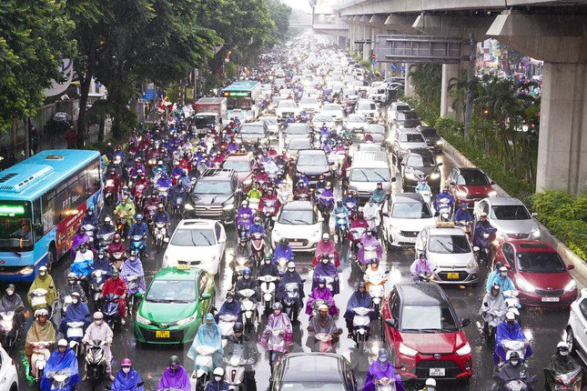 Tình trạng ùn tắc kéo dài trên đường Nguyễn Trãi (quận Thanh Xuân, Hà Nội).