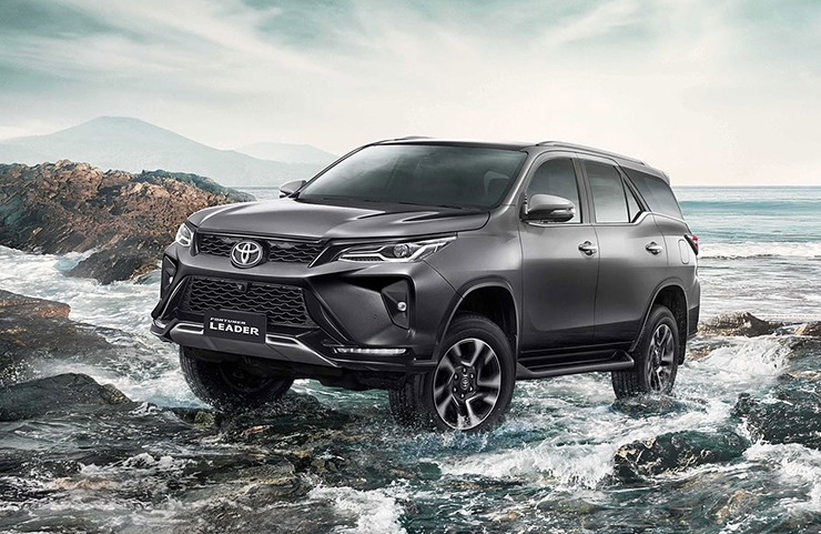 Toyota Fortuner 2023 trình làng, thêm trang bị, tăng giá bán - 2