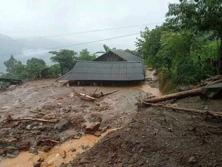 Chính quyền huyện cho biết, các lực lượng sẽ nhanh chóng ổn định tình hình, đảm bảo an toàn cho bà con nhân dân.