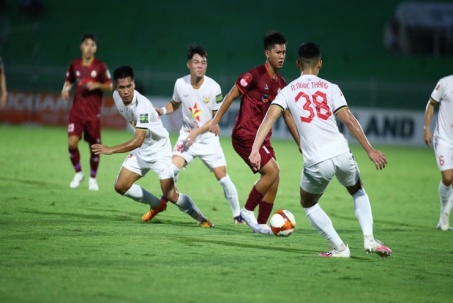Video bóng đá Bình Định - Hồng Lĩnh Hà Tĩnh: Phi Sơn - Đức Chinh ghi dấu ấn (V-League)