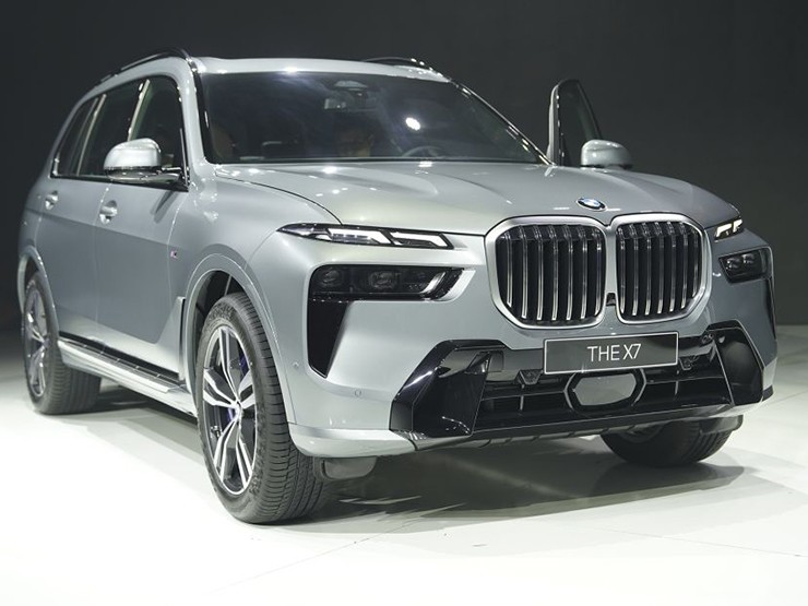 BMW X7 được môt số đại lý giảm giá cả tỷ đồng - 1