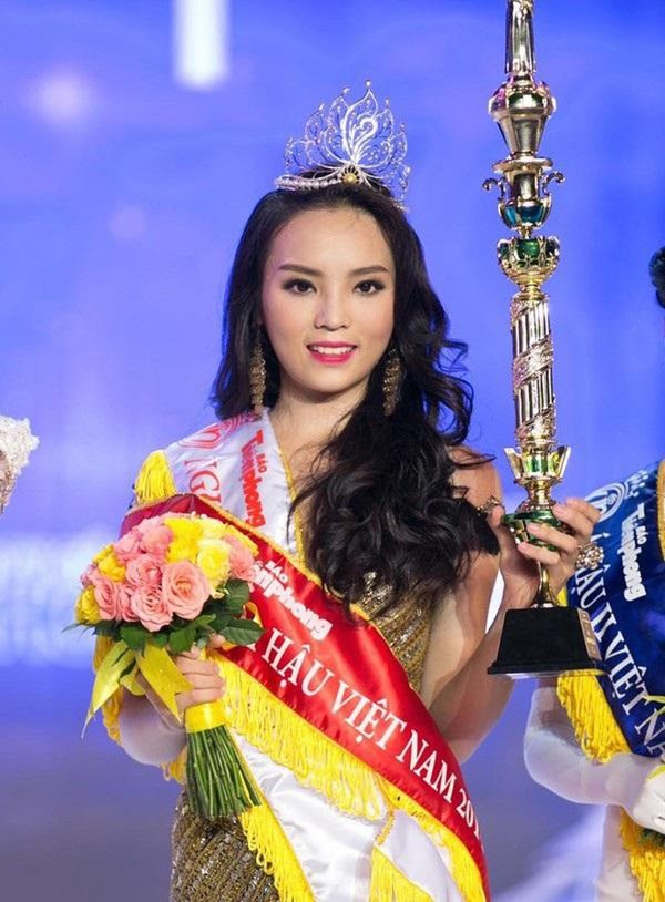 Nguyễn Cao Kỳ Duyên lúc đăng quang "Hoa hậu Việt Nam 2014"