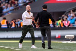 Arsenal hạ Man City: Pep Guardiola chỉ trích 11 phút bù giờ, Arteta hả hê