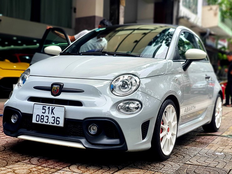 Cận cảnh hàng hiếm FIAT phiên bản Abarth 595 Esseesse tại TP.HCM - 1